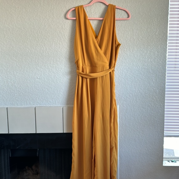 Ladies Gold pantsuit - Picture 4 of 4